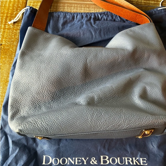Dooney and Burke Stylish Blue Leather Shoulder Bag - Picture 5 of 10